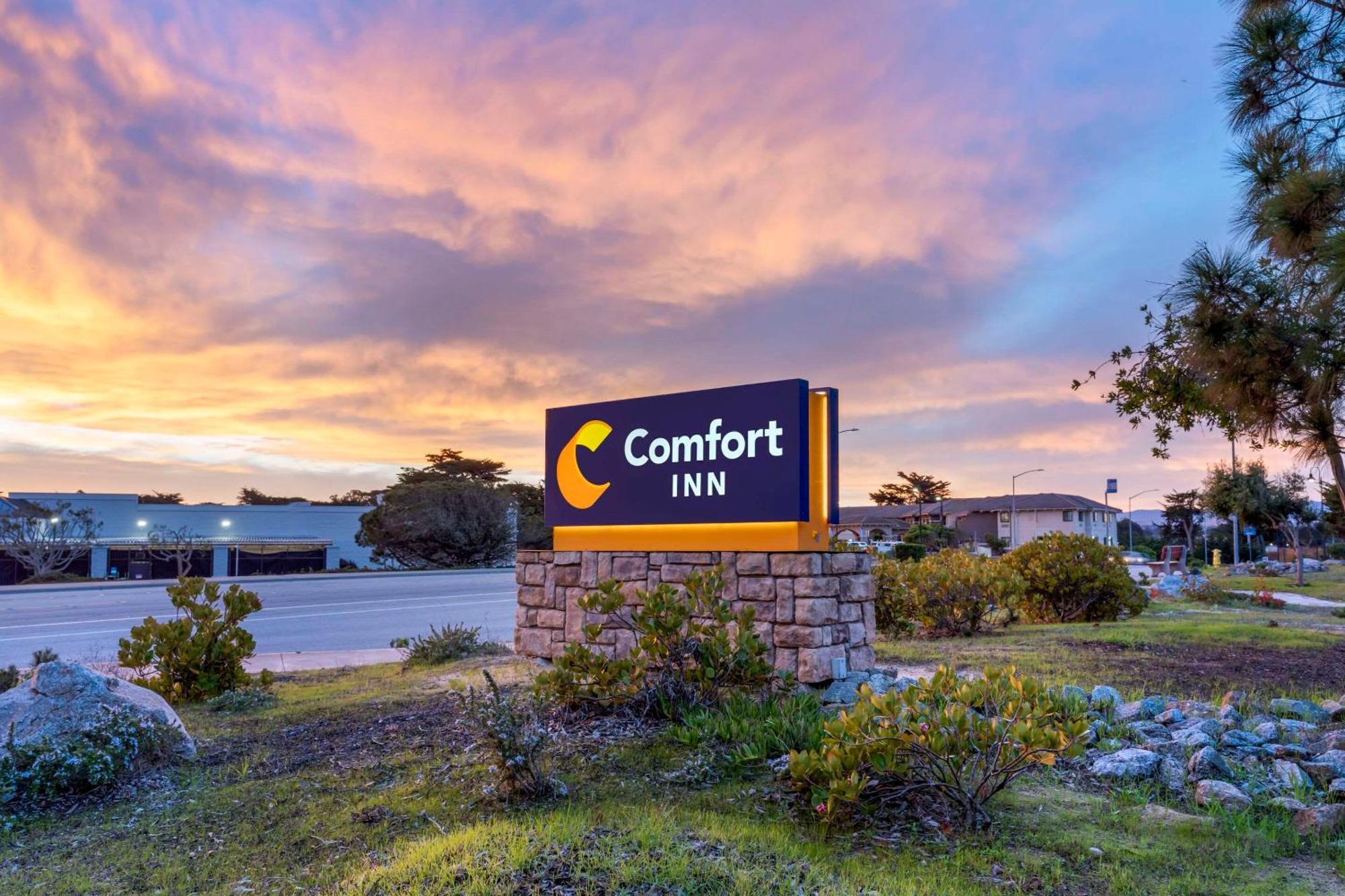 Comfort Inn Marina On The Monterey Bay Exterior photo